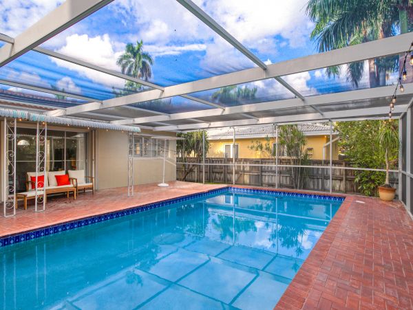 Lovely 3 Bedroom Home with Pool in Hollywood FL