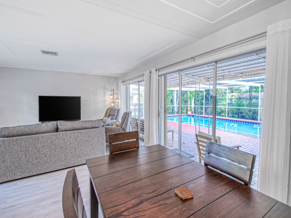 Lovely 3 Bedroom Home with Pool in Hollywood FL