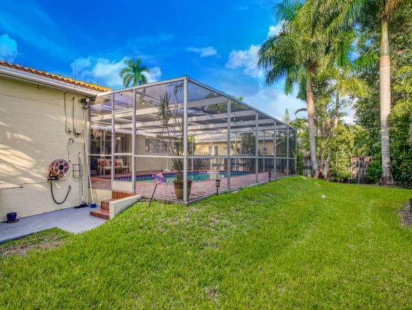 Lovely 3 Bedroom Home with Pool in Hollywood FL