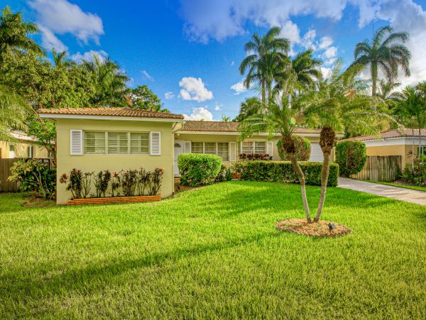 Lovely 3 Bedroom Home with Pool in Hollywood FL