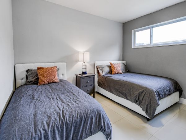 Hollywood Home 1024046