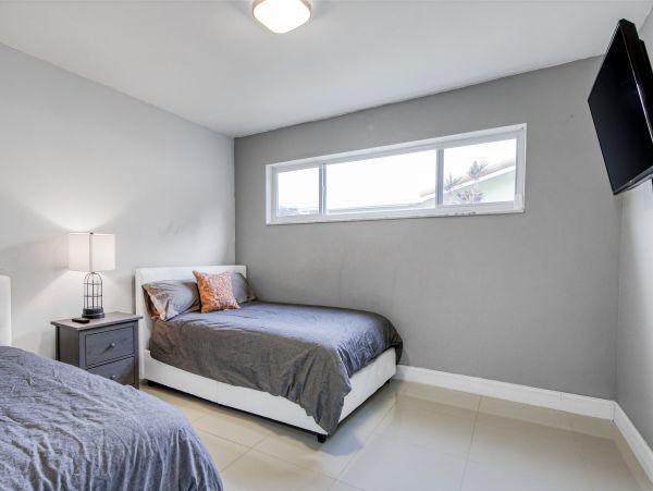 Hollywood Home 1024046