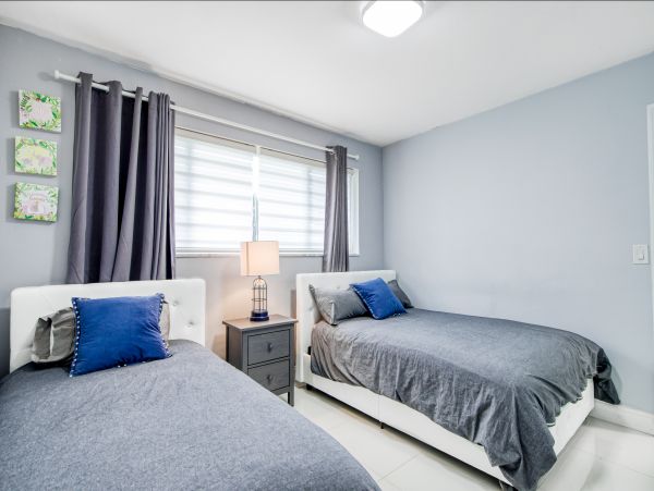 Hollywood Home 1024046