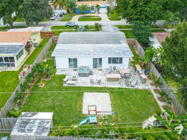 Hollywood Home 1024046