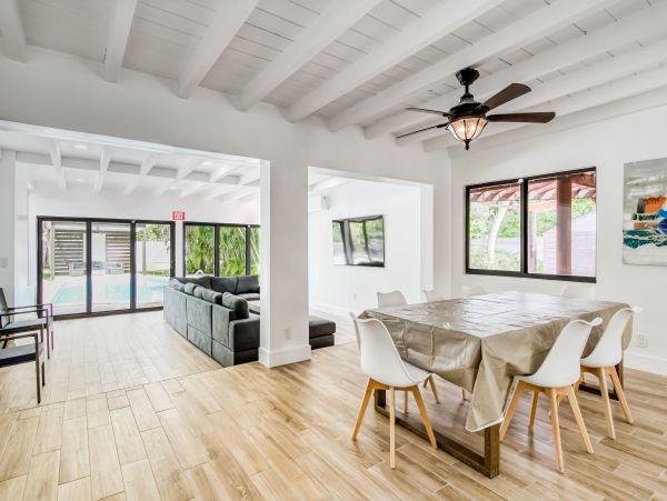 Hollywood Home 1024047