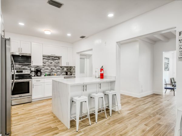 Hollywood Home 1024047