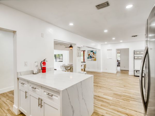 Hollywood Home 1024047