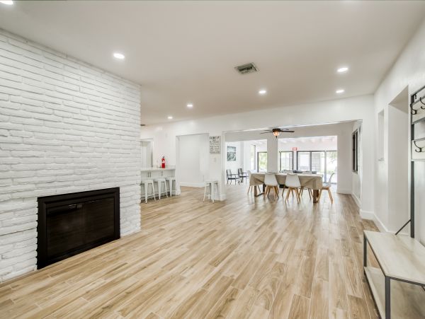 Hollywood Home 1024047