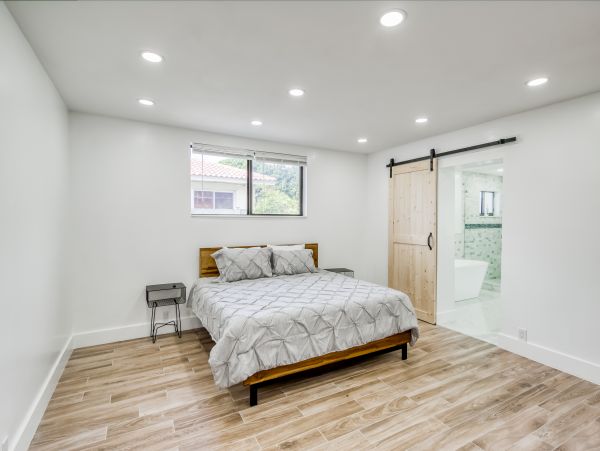 Hollywood Home 1024047