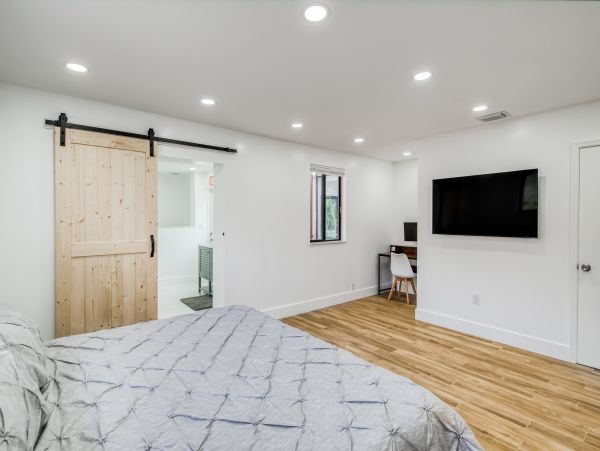 Hollywood Home 1024047