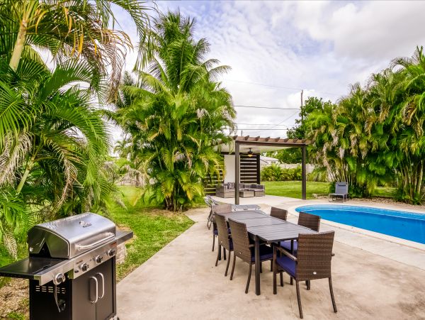 Hollywood Home 1024047