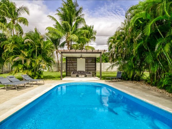 Hollywood Home 1024047