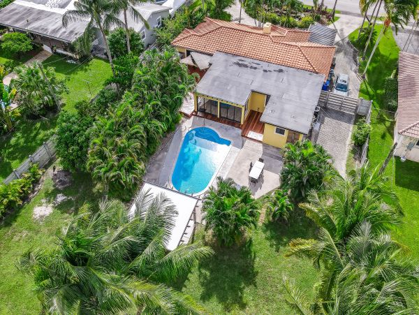 Hollywood Home 1024047