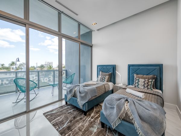 Hollywood Home 1024048