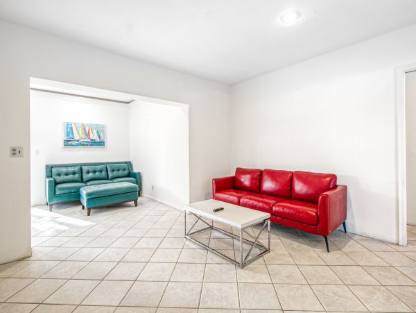 Hollywood Home 1024049
