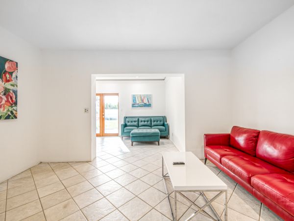 Hollywood Home 1024049