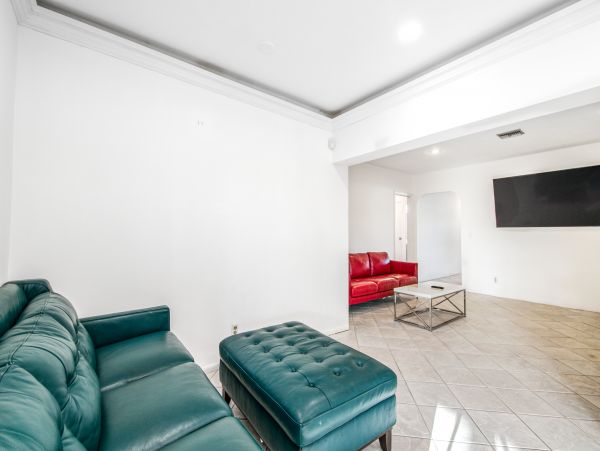 Hollywood Home 1024049