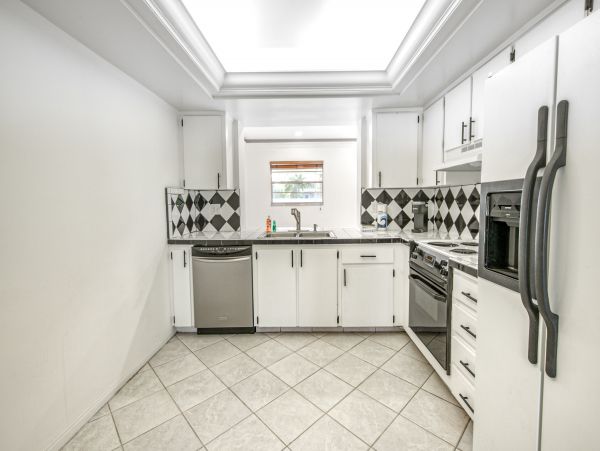 Hollywood Home 1024049