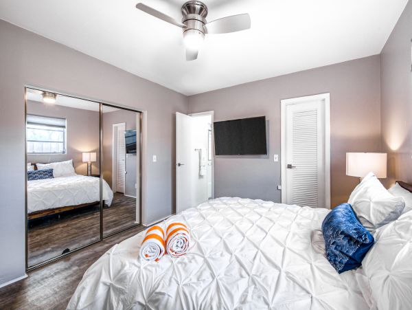 Hollywood Home 1024049