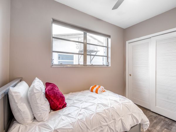 Hollywood Home 1024049