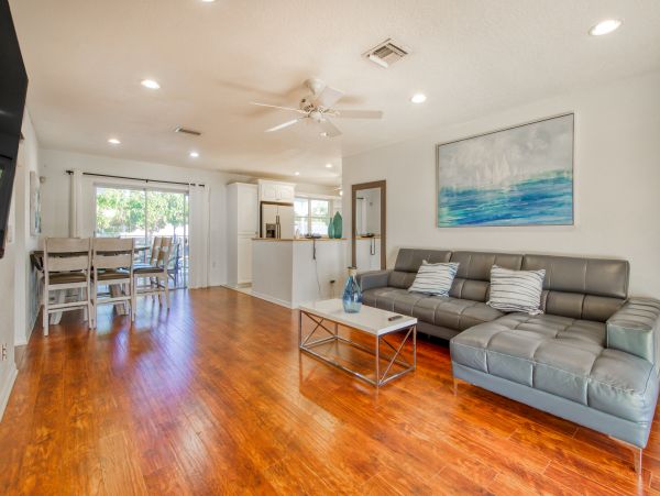 Hollywood Home 1024050