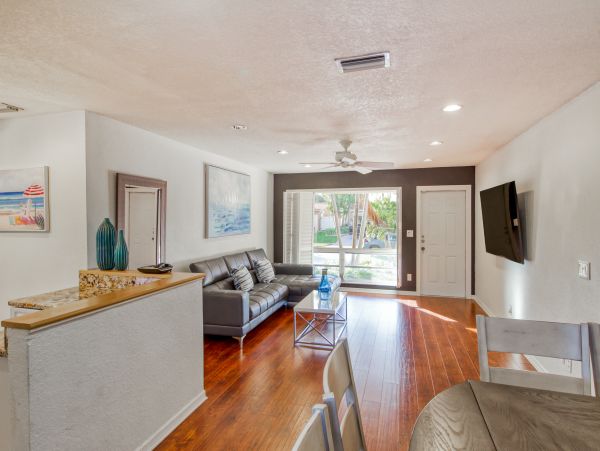 Hollywood Home 1024050