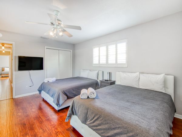 Hollywood Home 1024050