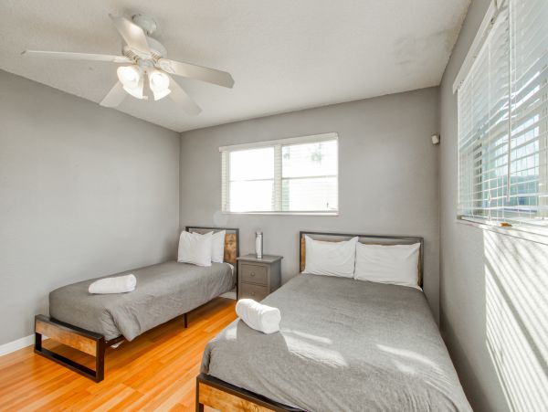 Hollywood Home 1024050