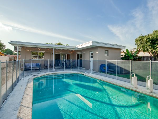 Hollywood Home 1024050