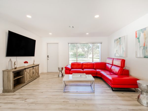Hollywood Home 1024051