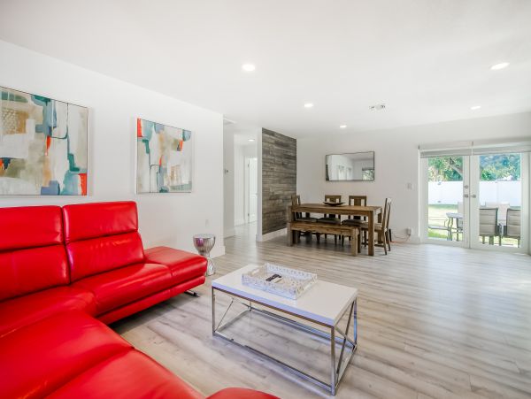 Hollywood Home 1024051