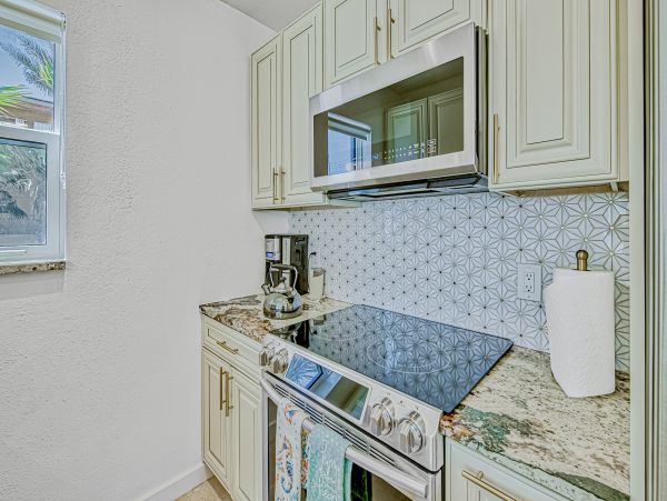 Hollywood Home 1024052
