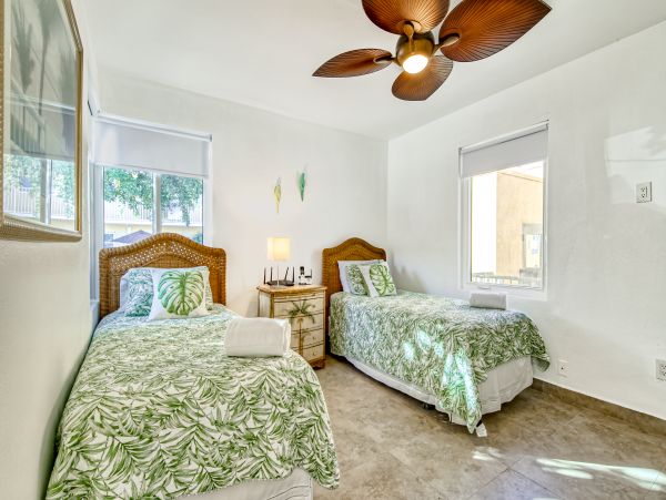 Hollywood Home 1024052