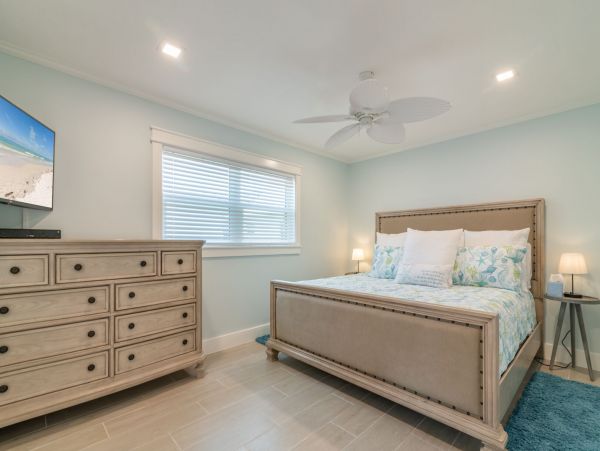 Siesta Key Vacation Condo Two Bedroom Steps to Beach