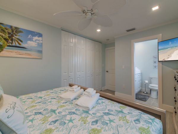 Siesta Key Vacation Condo Two Bedroom Steps to Beach