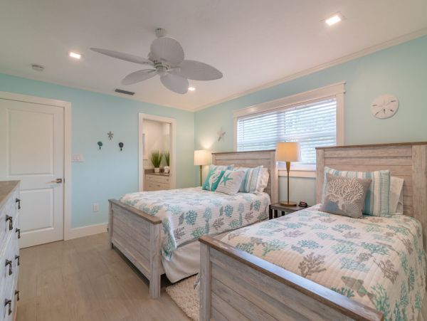 Siesta Key Vacation Condo Two Bedroom Steps to Beach
