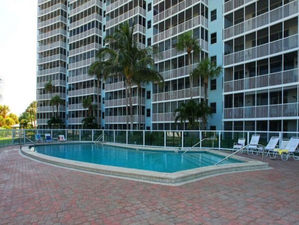Siesta Key Vacation Condo Two Bedroom Steps to Beach