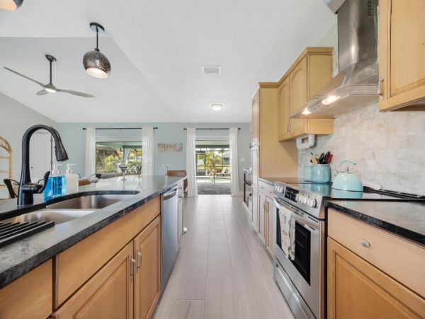Cape Coral Home 1024100