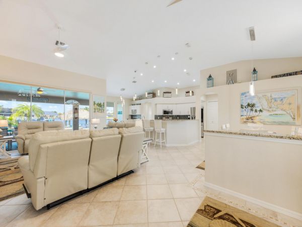 Cape Coral Home 1024105