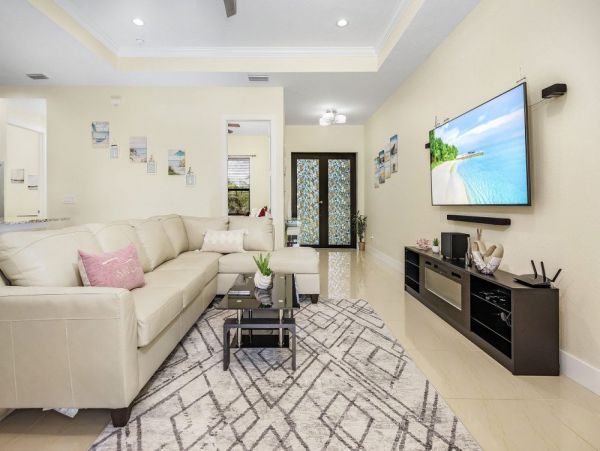 Gorgeous 4 Bedroom Home with Private Pool in Cape Coral