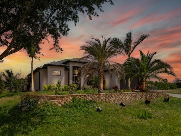Gorgeous 4 Bedroom Home with Private Pool in Cape Coral