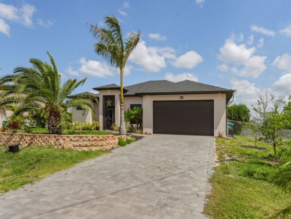 Gorgeous 4 Bedroom Home with Private Pool in Cape Coral