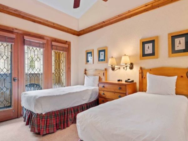 Luxury 3 Bedroom Ski in Ski out Vacation Condo Beaver Creek