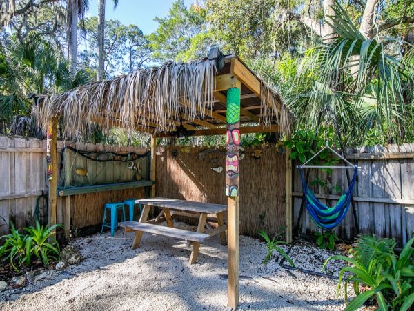 Timeless Riverfront Retreat - A Creative Sanctuary for Groups & Families