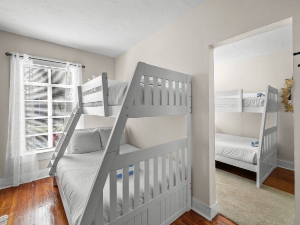 Timeless Riverfront Retreat - A Creative Sanctuary for Groups & Families