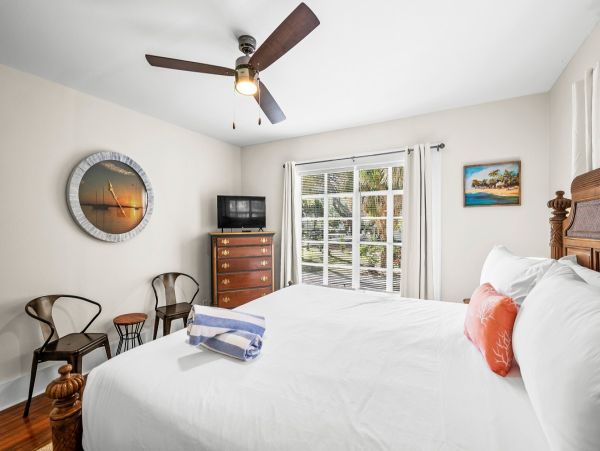 Timeless Riverfront Retreat - A Creative Sanctuary for Groups & Families