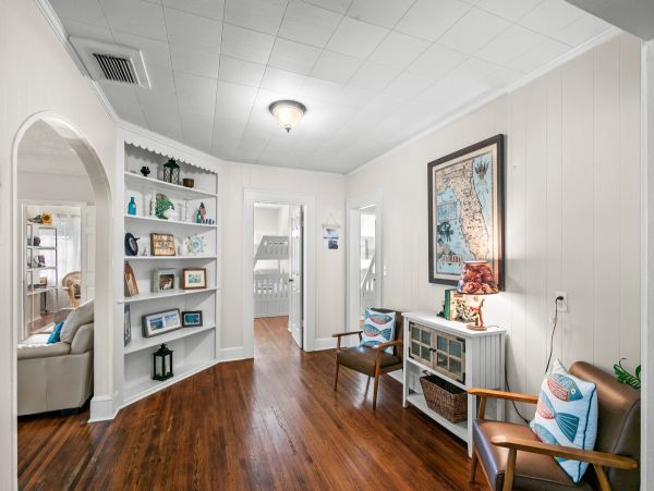 Timeless Riverfront Retreat - A Creative Sanctuary for Groups & Families