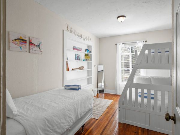 Timeless Riverfront Retreat - A Creative Sanctuary for Groups & Families