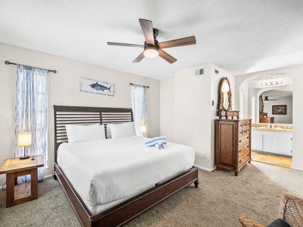 Timeless Riverfront Retreat - A Creative Sanctuary for Groups & Families