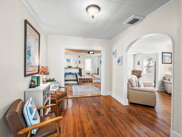 Timeless Riverfront Retreat - A Creative Sanctuary for Groups & Families
